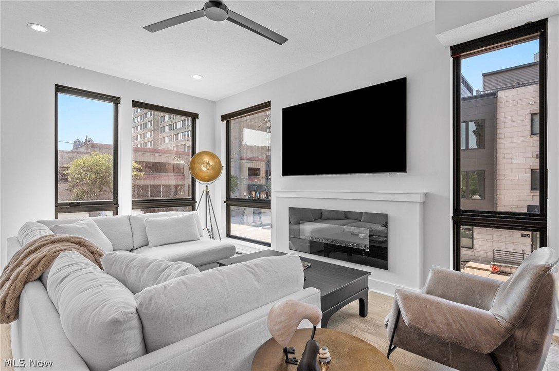 1403 Superior Ave – photo 5