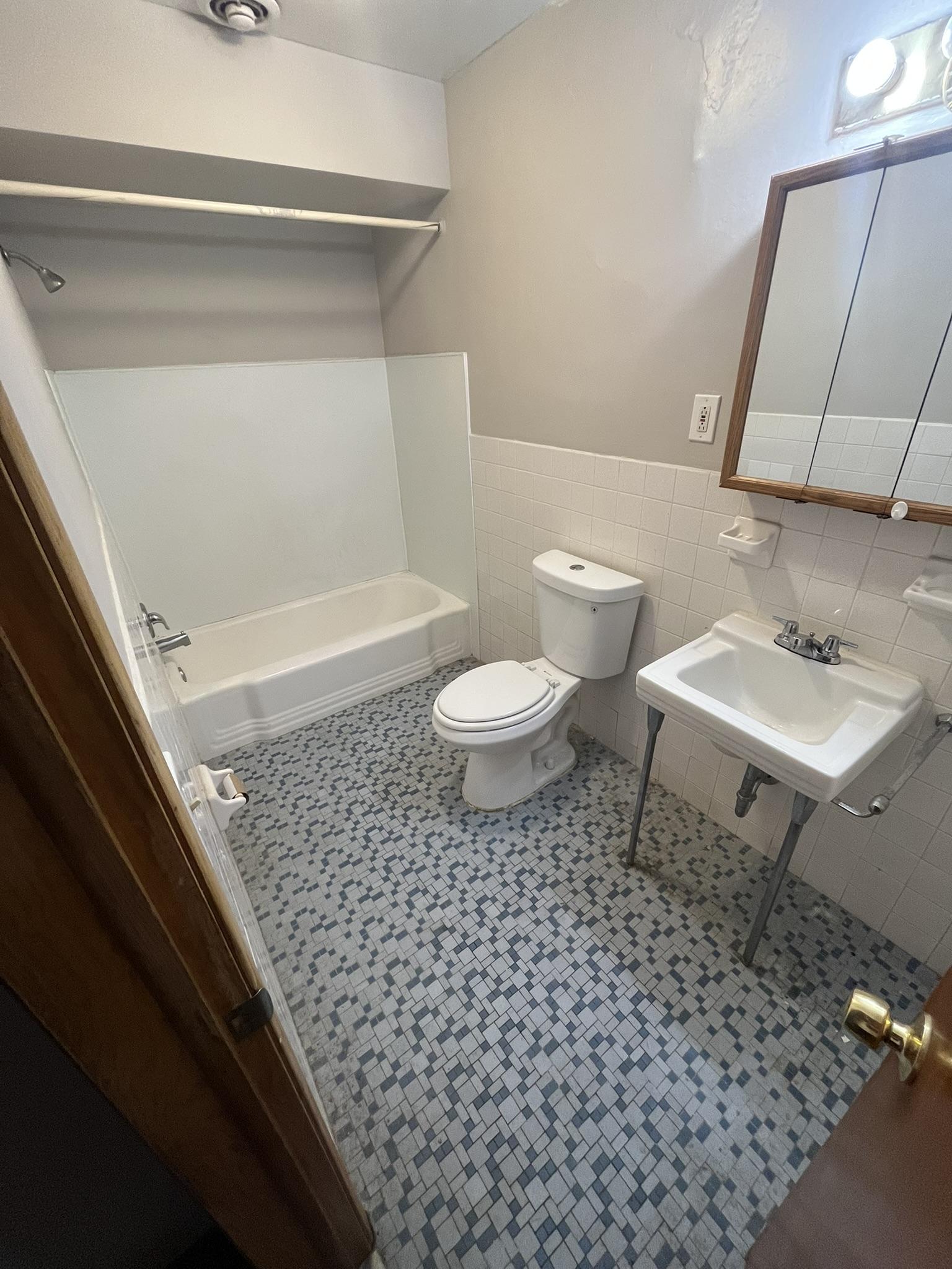 17745 Lakeshore Blvd unit 8 – photo 5