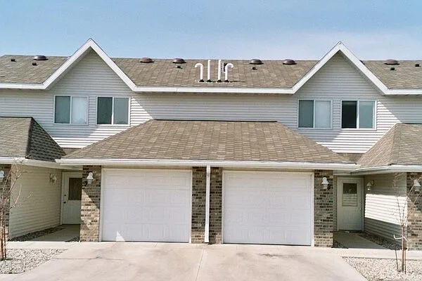 Westlake Townhomes Apartments – photo 1