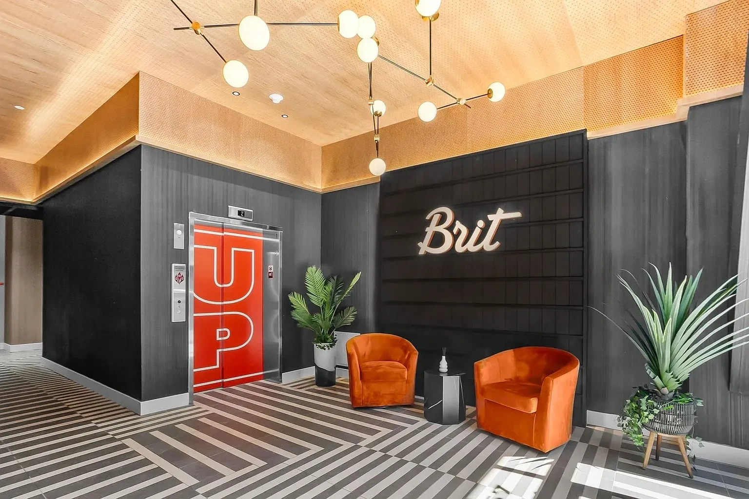 The Brit Apartments – photo 2