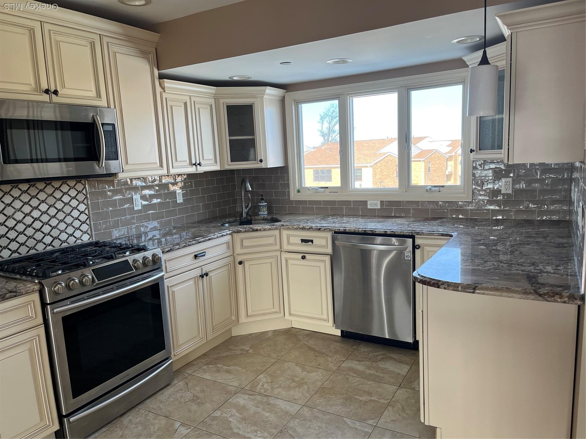 50 Florence Ave – photo 4