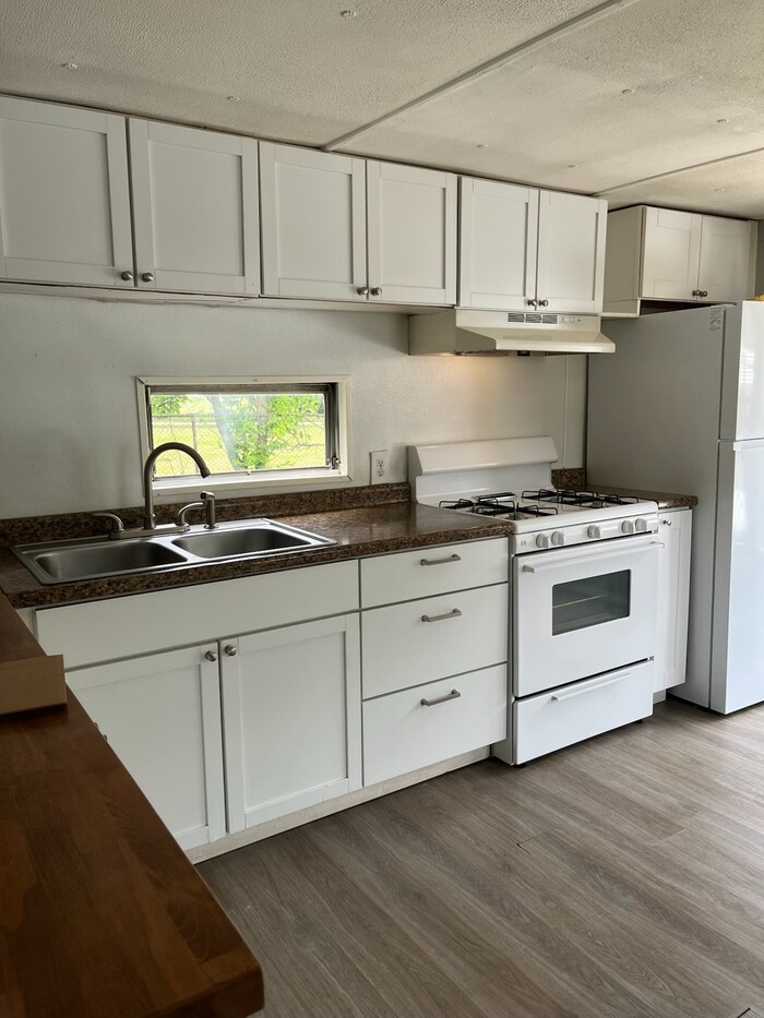 8379 Russell Ln – photo 3