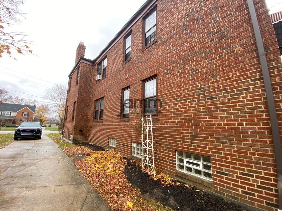 17724 Hilliard Rd – photo 4