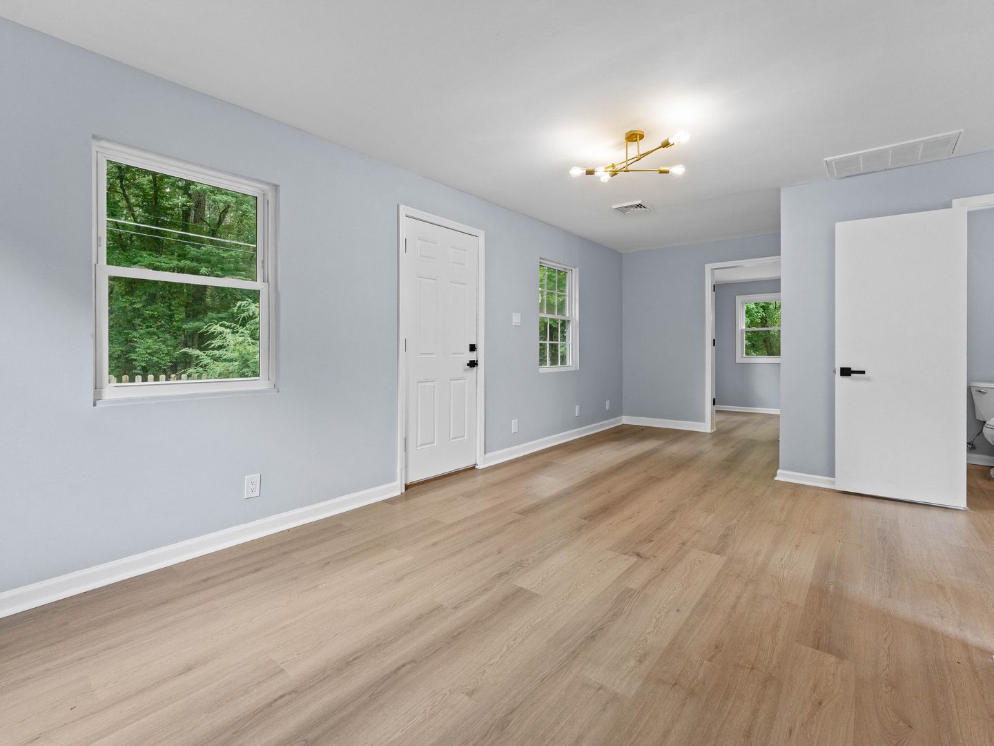 1400 Vine St – photo 2