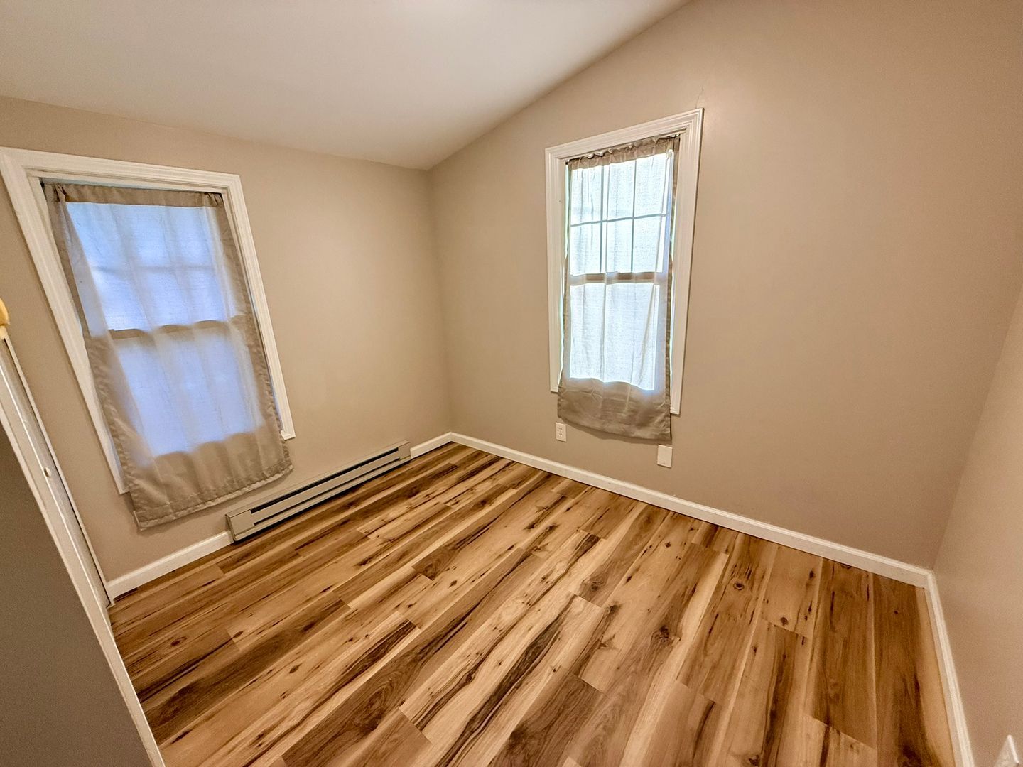 283 Redfern Rd – photo 3
