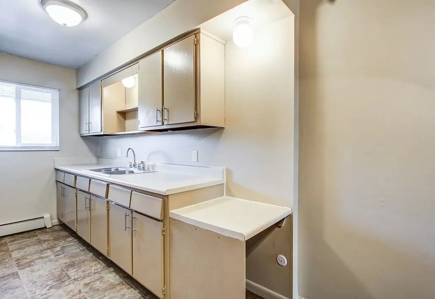 Country Club Apartments – photo 4