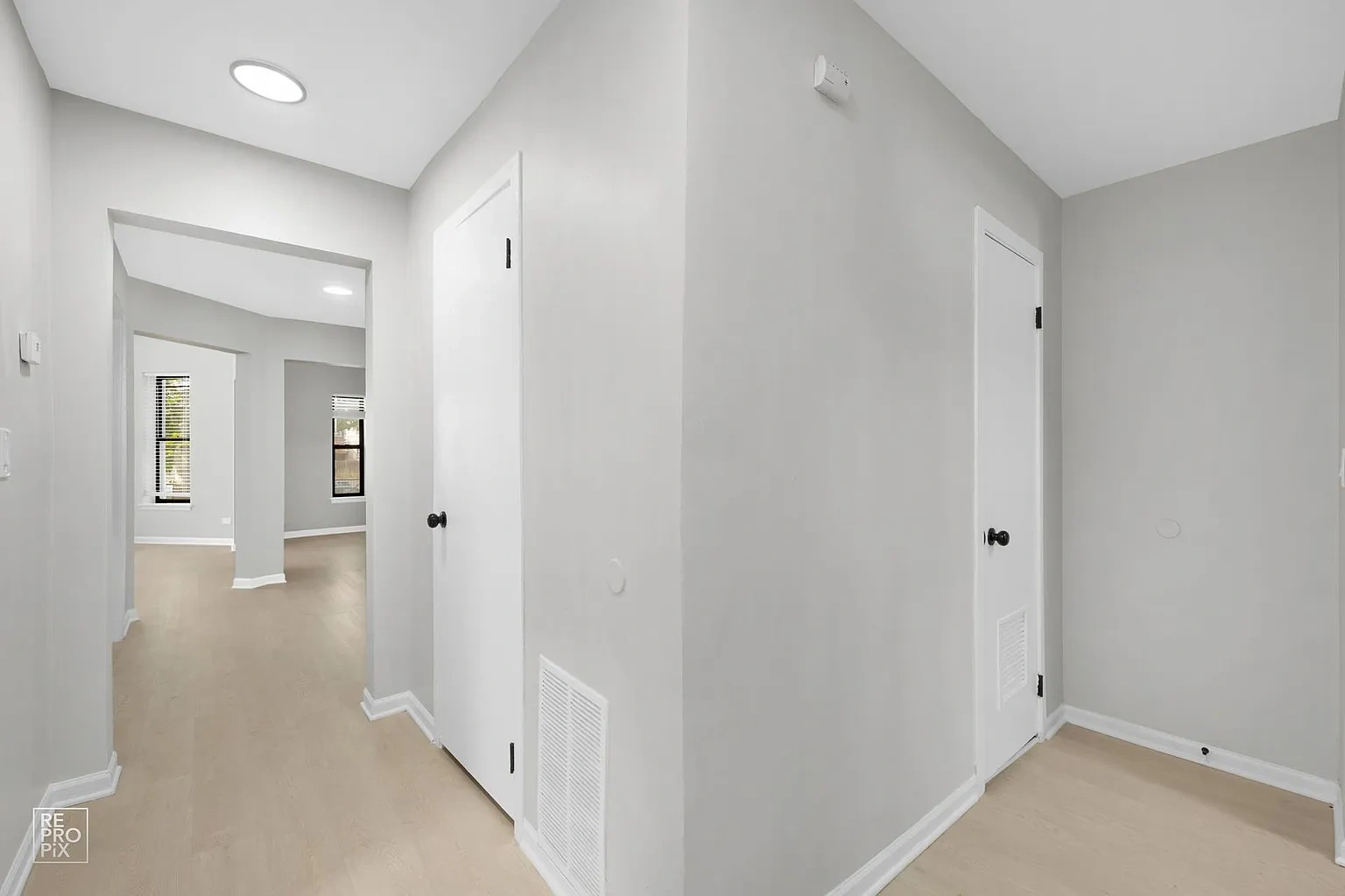 5051 S Forrestville – photo 1