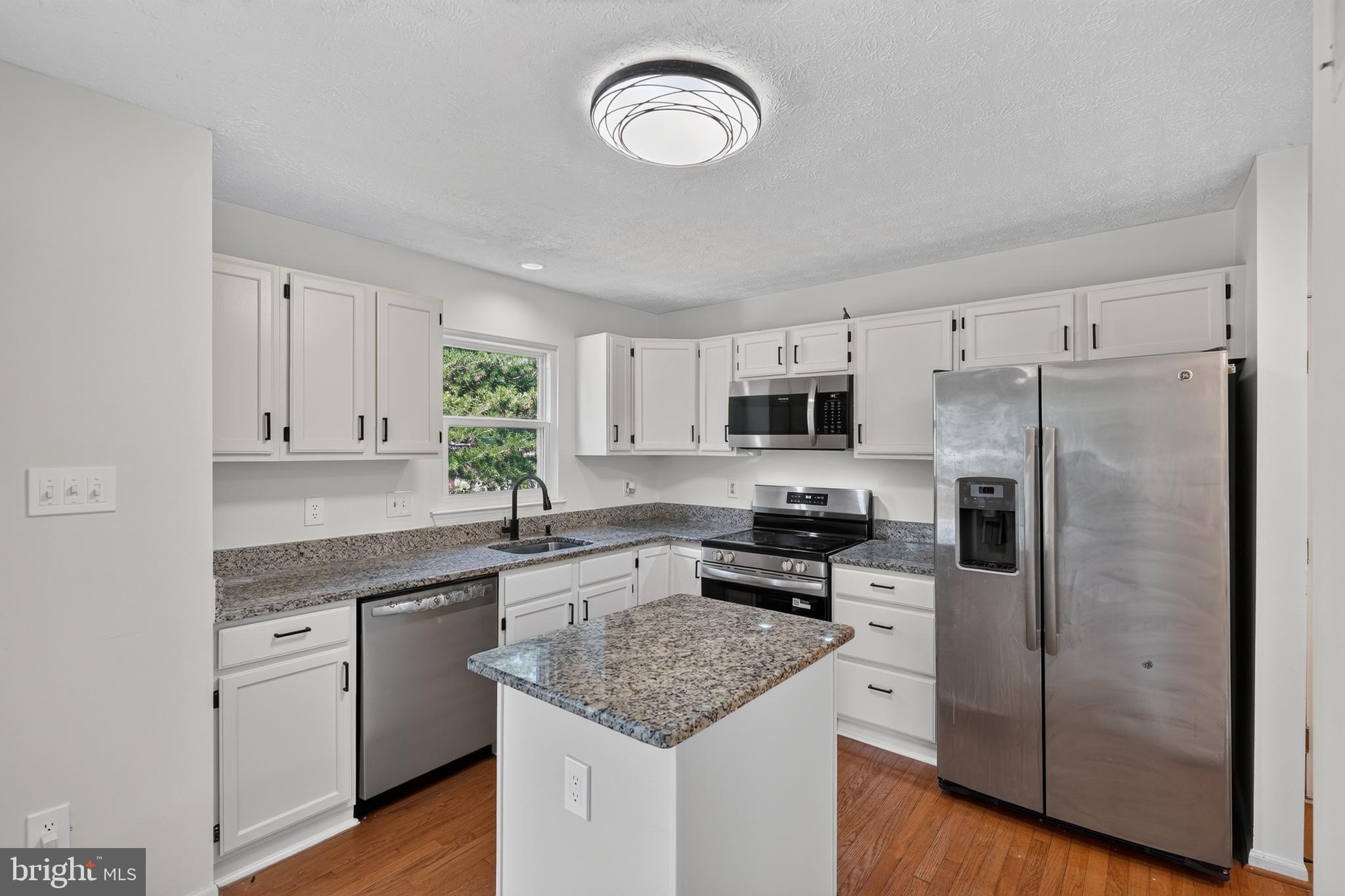2377 Tawny Dr – photo 2