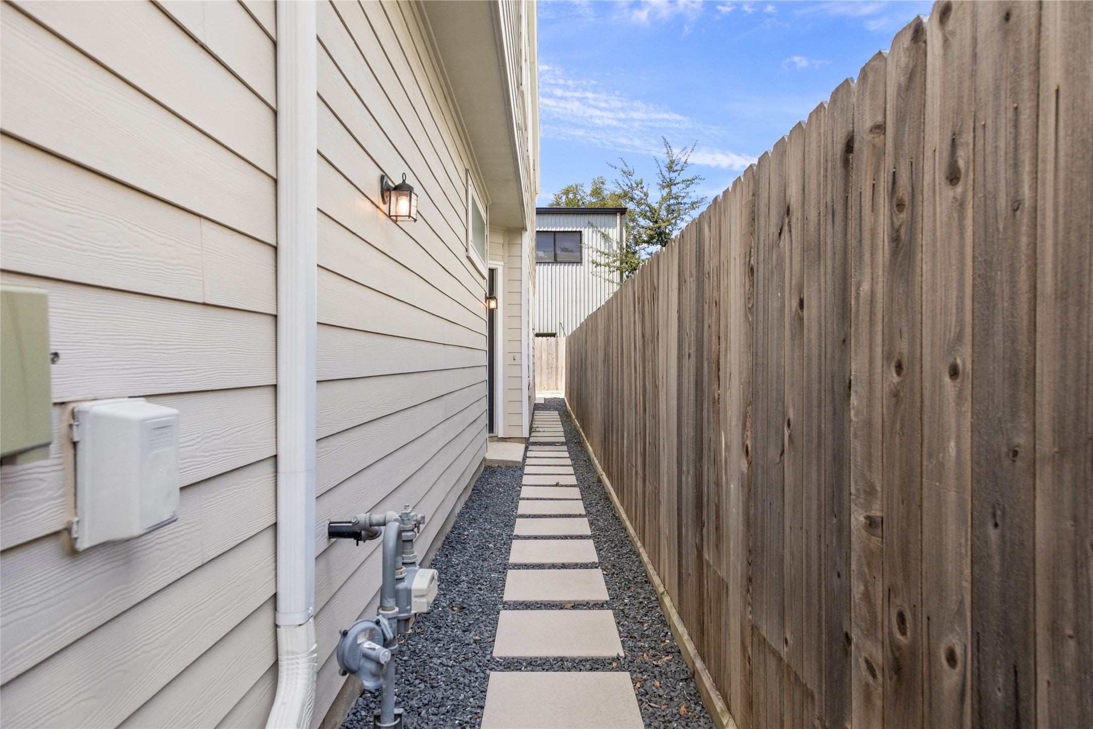 946 Judiway St – photo 2