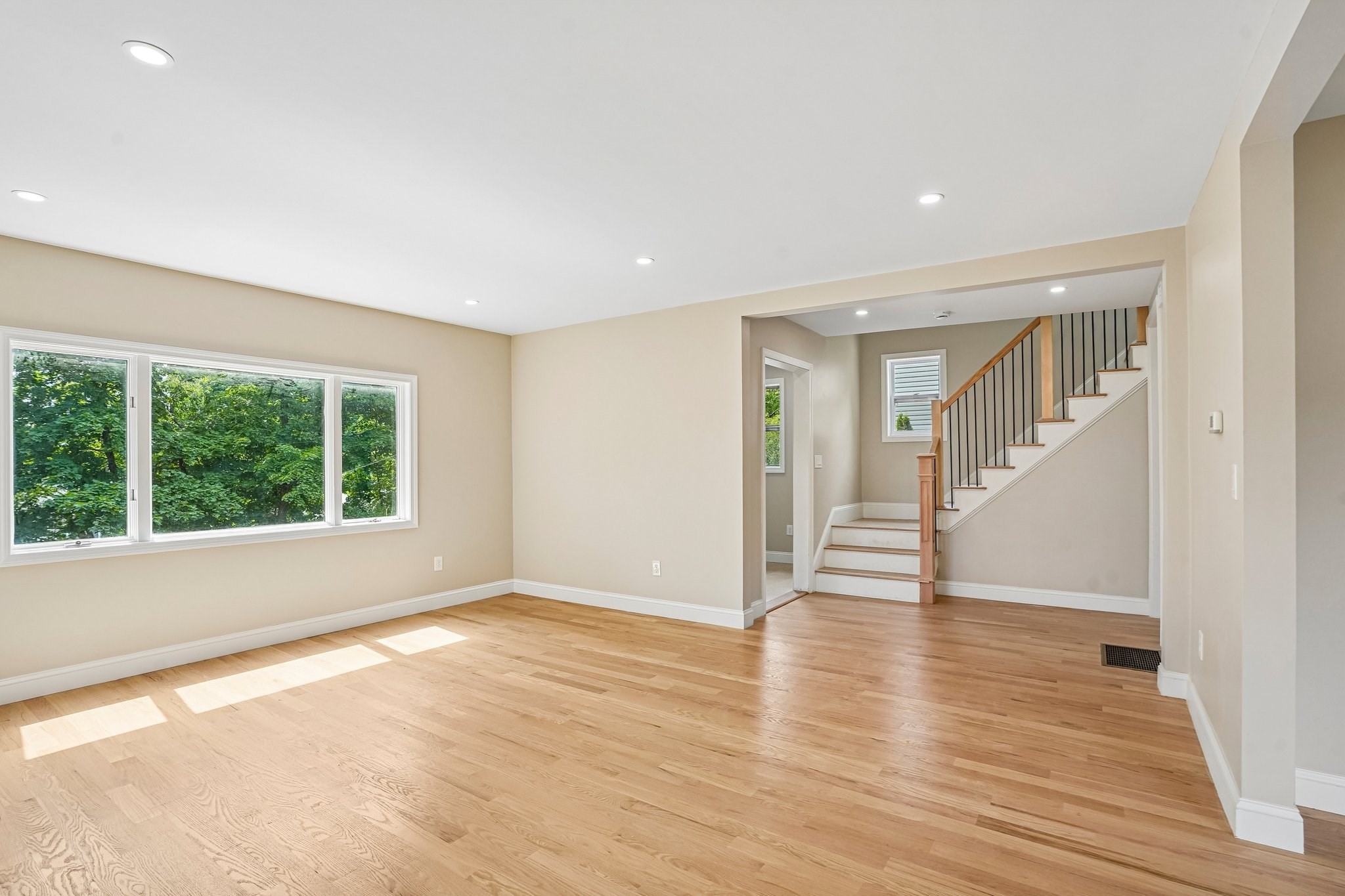 559 Winthrop St – photo 4