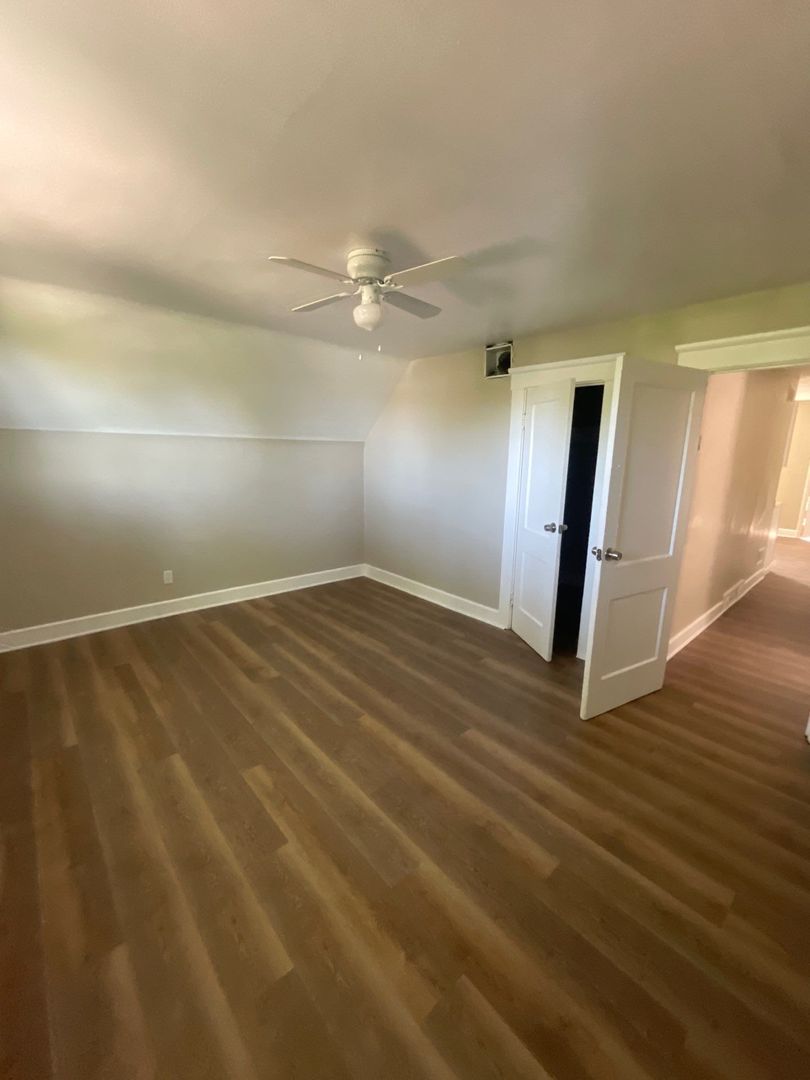381 E 152nd St unit 381 E 152nd St #3, Cleveland, OH 44110 – photo 4