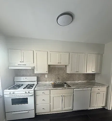 Lawn Village – Renovated two bedroom townhouse