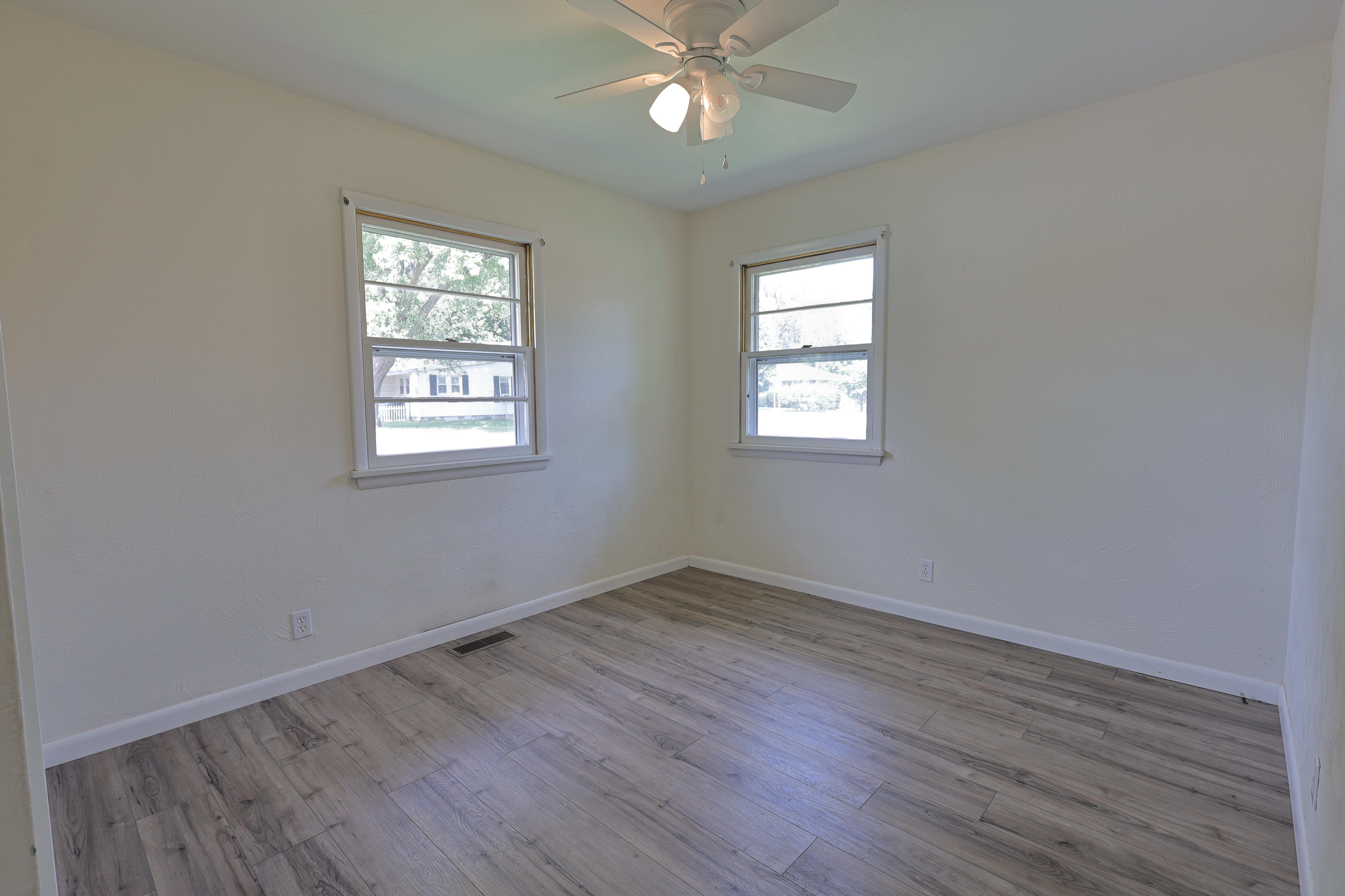 202 W Logan St – photo 5