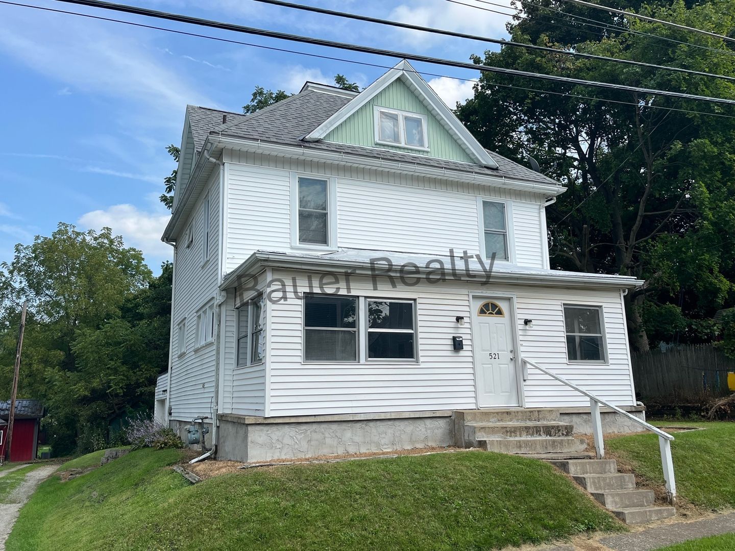 521 Arthur St – photo 2