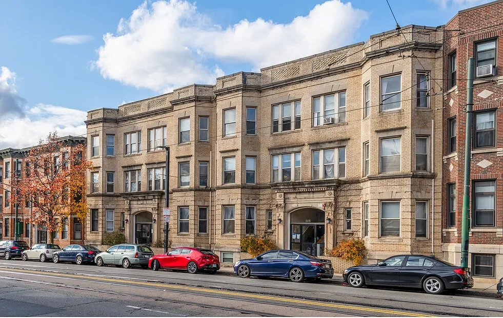 881 Huntington Ave. – photo 2