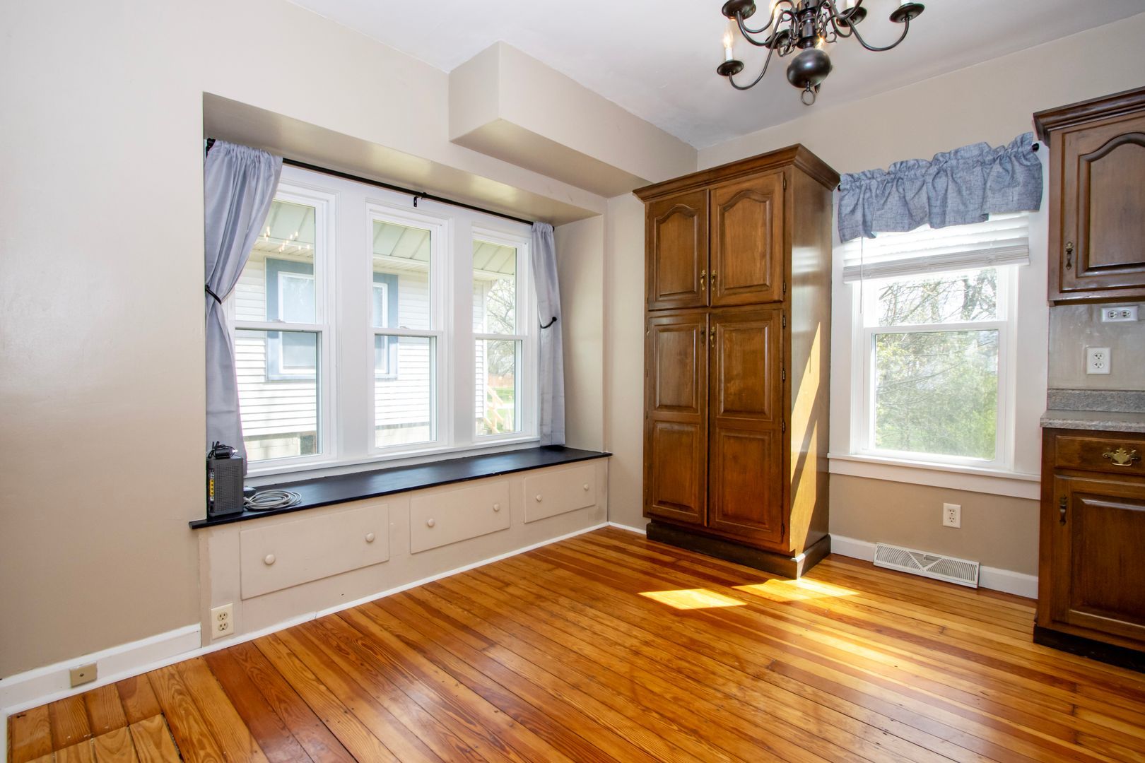 809 Gasche St – photo 5