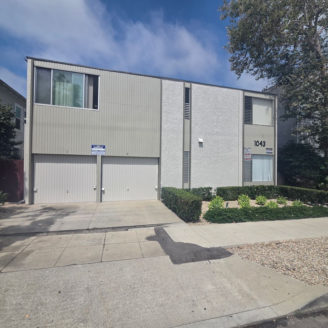 1043 Newport Ave unit 7 – photo 1