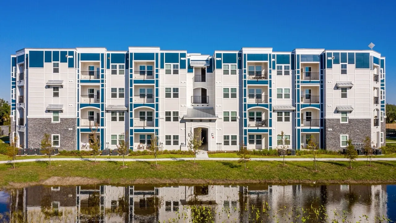 Venice Isles Luxury Apartments – photo 2