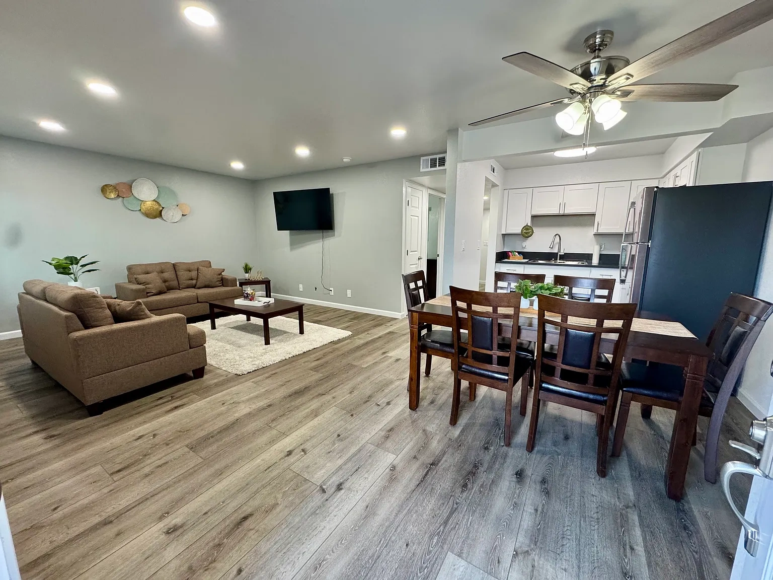 Maple Palace Luxury Apartments – photo 4