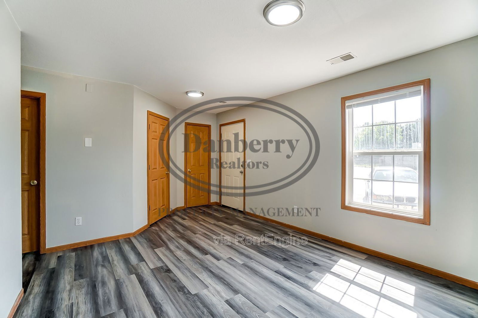 1119 N Byrne Rd – photo 2