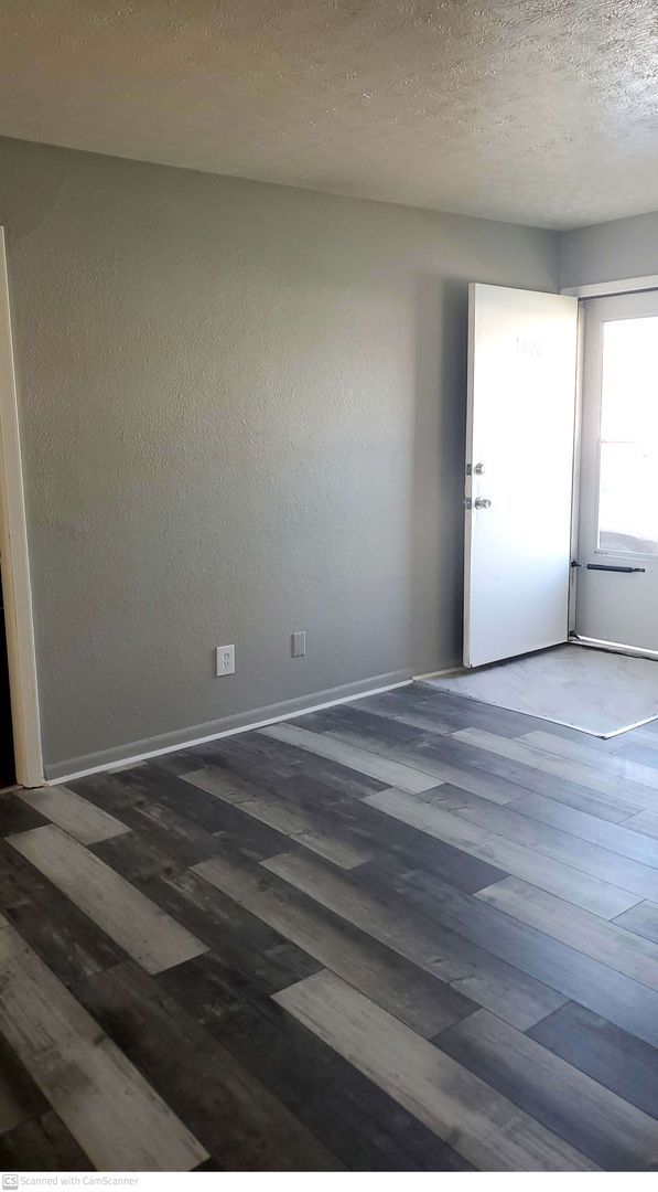 1802-1804 Montgomery Ave unit 1802 – photo 3