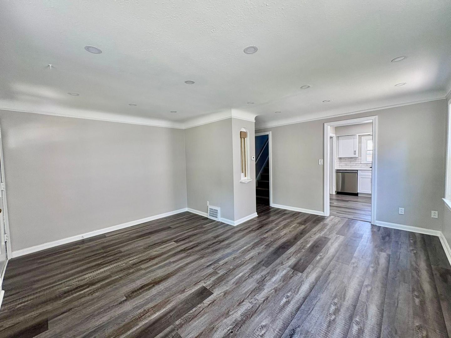 4165 Harwood Rd – photo 2