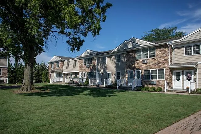 Fairfield Village At Commack – photo 5