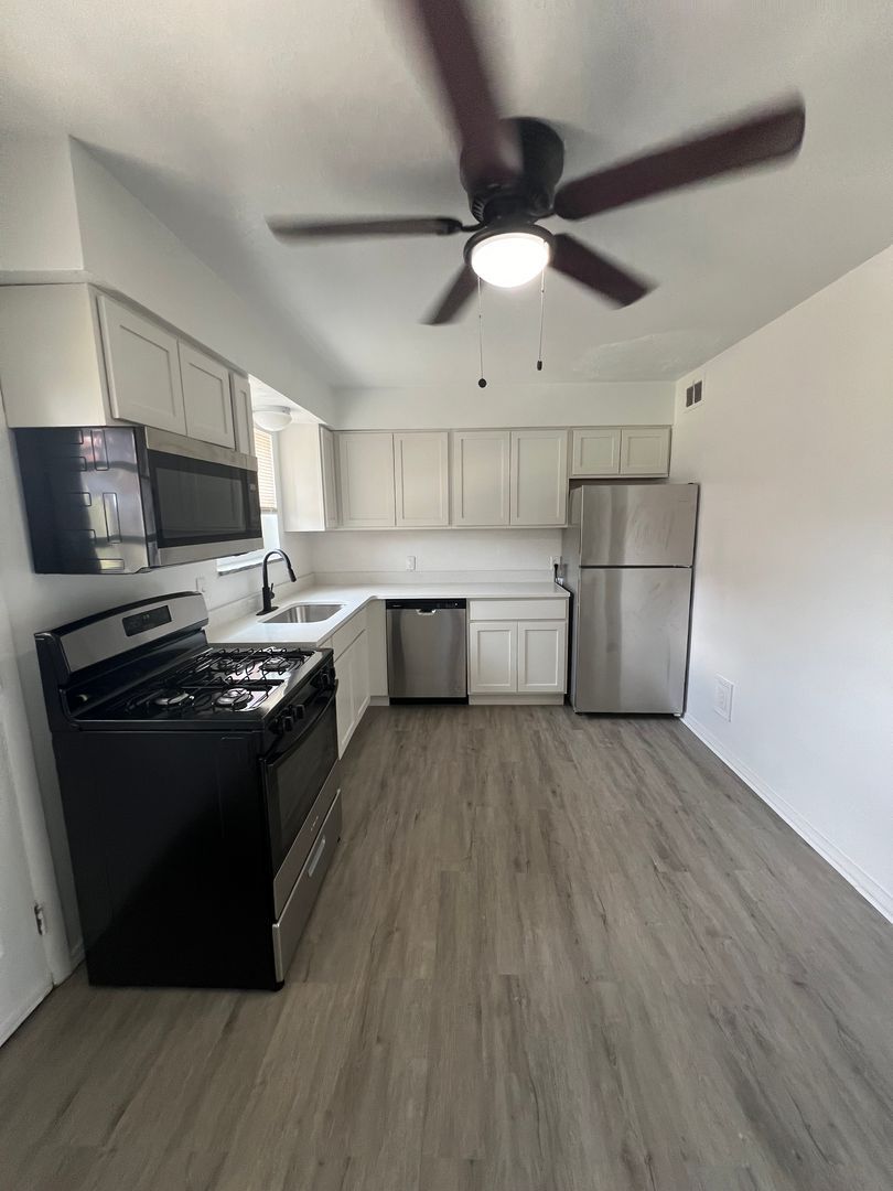 4241 Manhattan Ave unit 4241 - 2 – photo 3