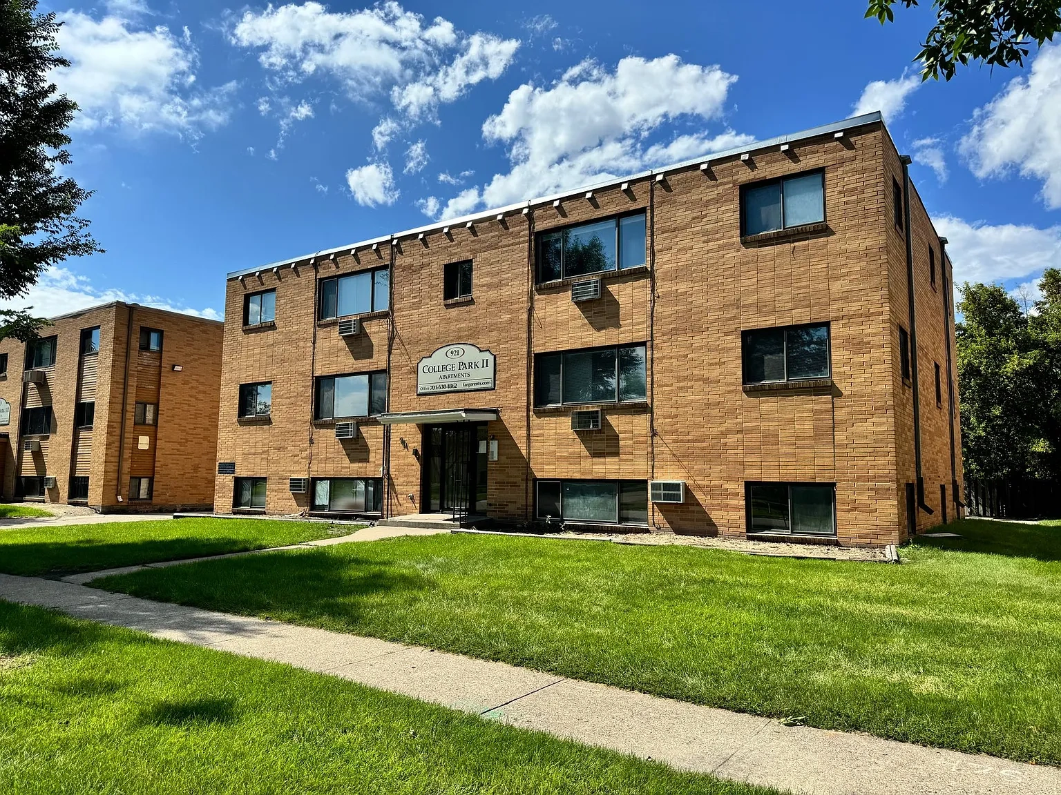 College Park Apartments – photo 1