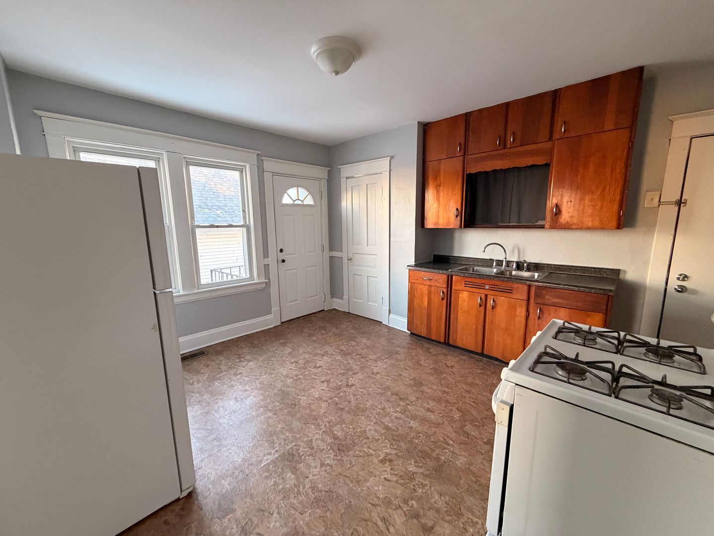 2223 53rd St unit UPPER FRONT – photo 1