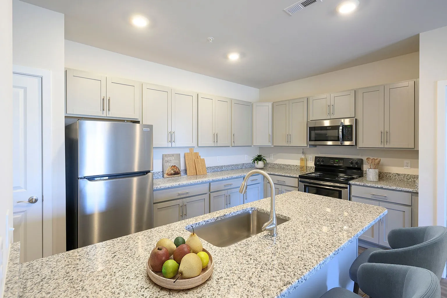 Riverside Apartments – photo 4
