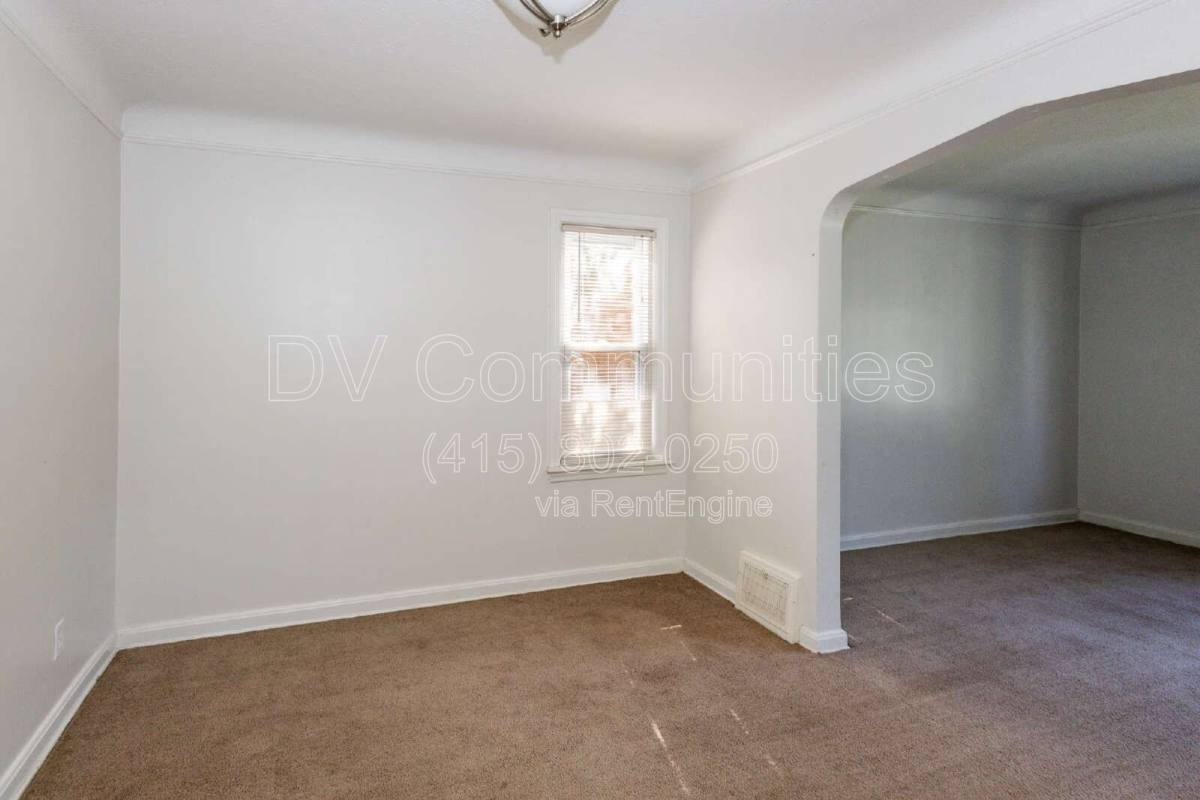 4871 Oakland Dr – photo 5