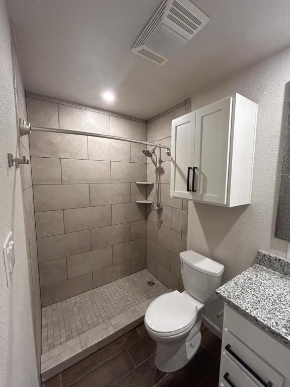 1001 Lewis Dr – photo 3