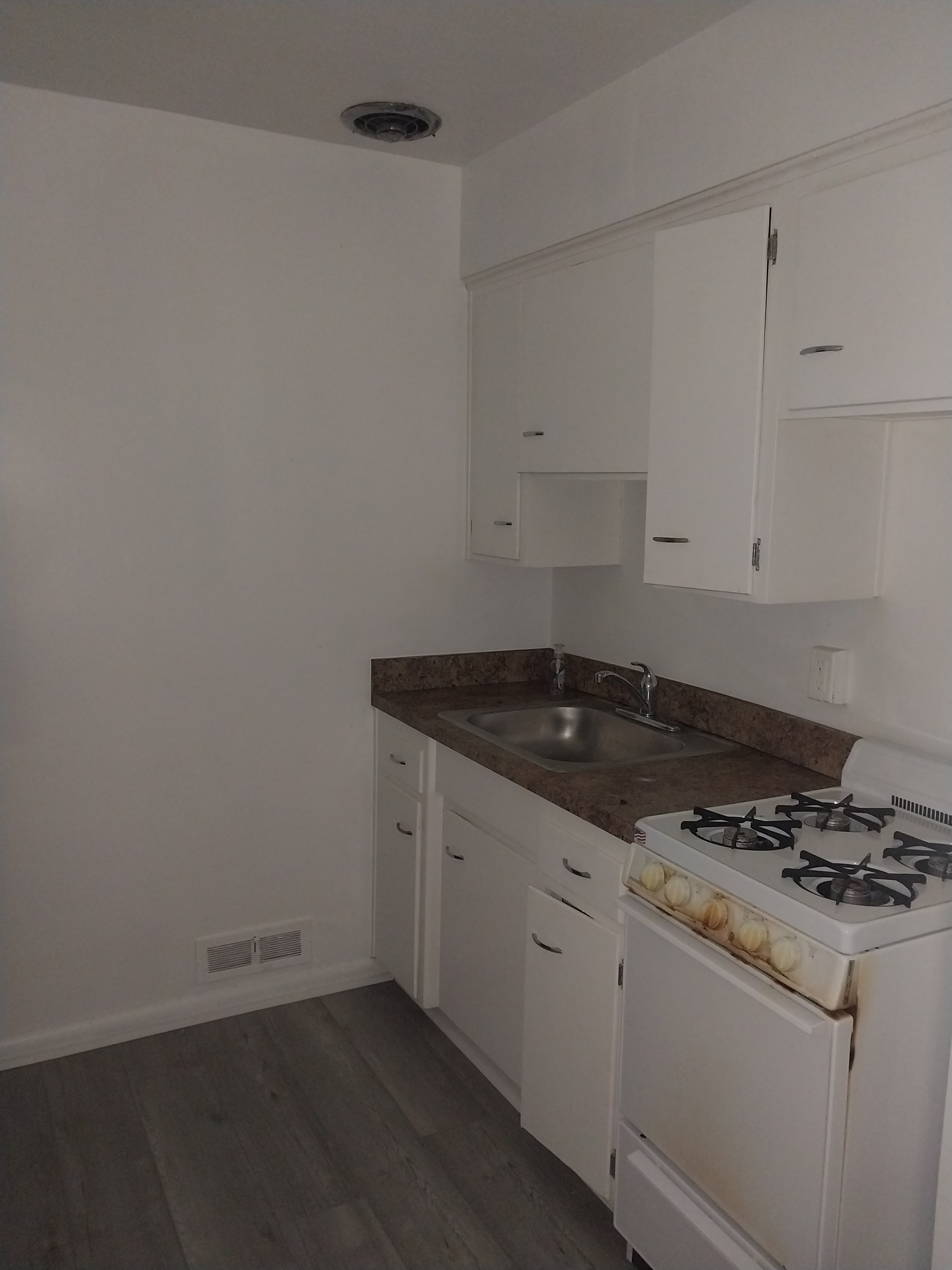 17808 Lakeshore Blvd unit 103 – photo 4