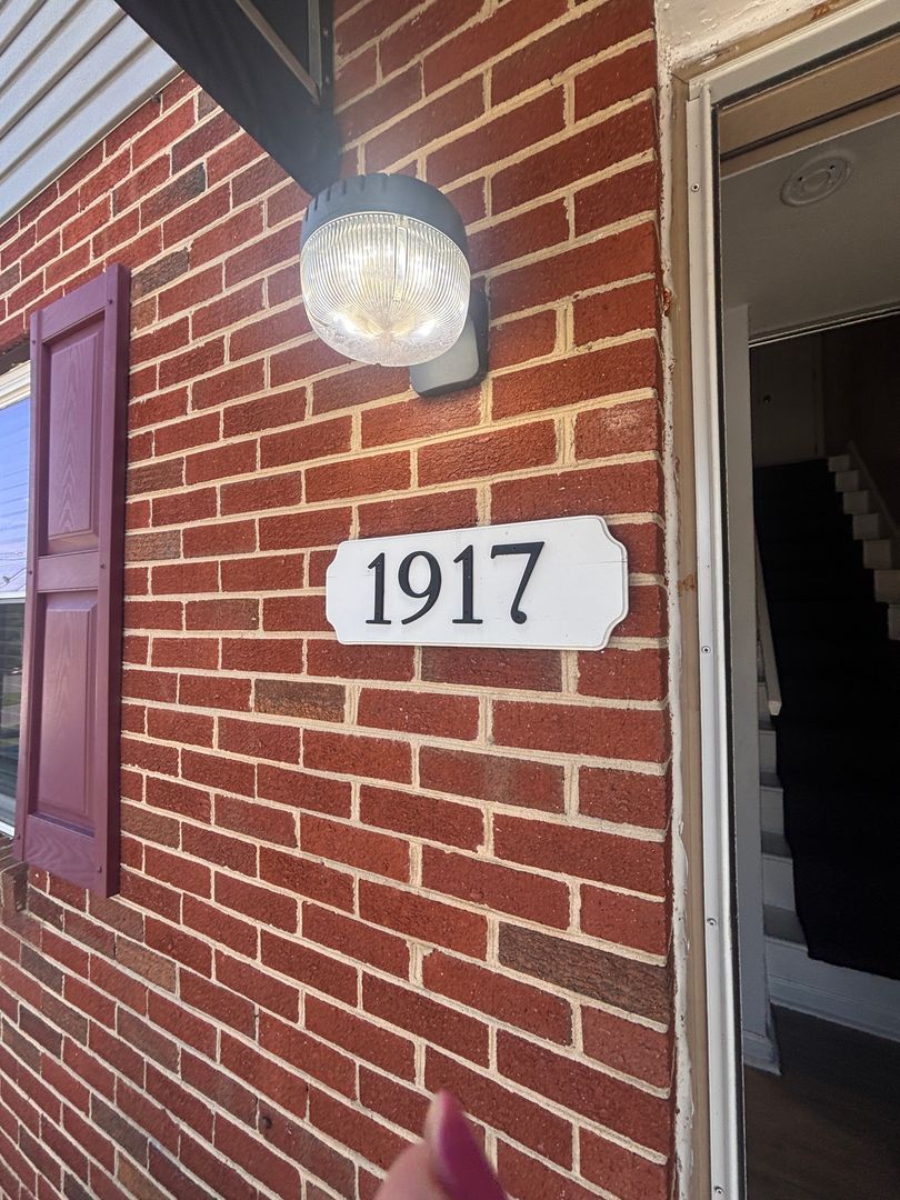 1917 Wallace Ave NE – photo 2