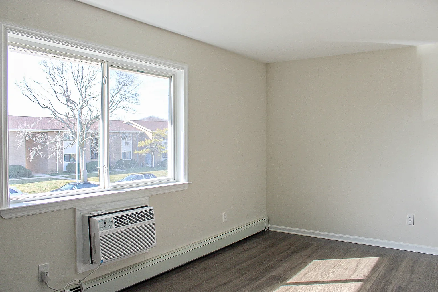 Edgewater Apartments – photo 4