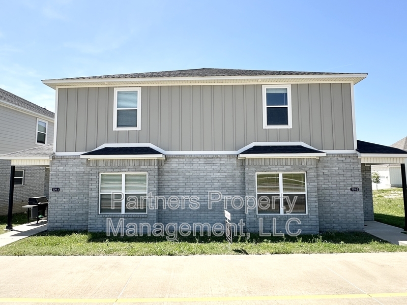 779 S Rupple Rd unit 1 – photo 1