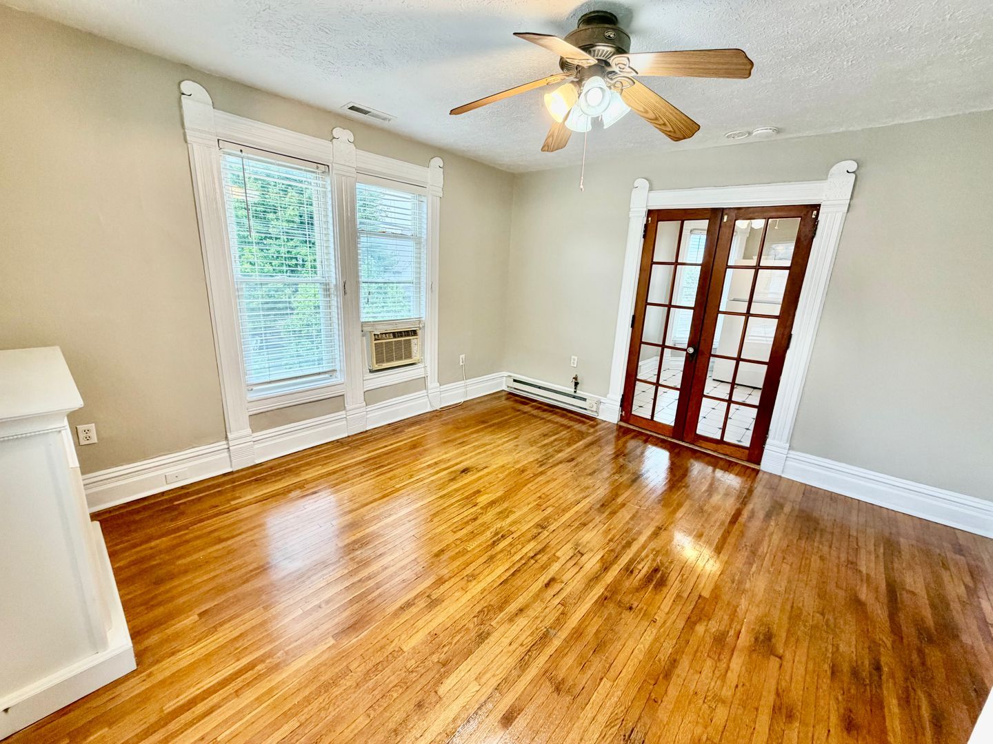 316 E Locust St unit Unit 3 – photo 3