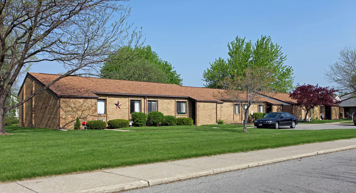 69 E Smiley Ave – photo 1