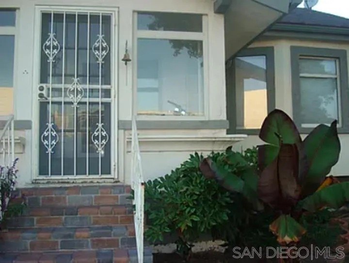 2220 Rosecrans St – photo 4