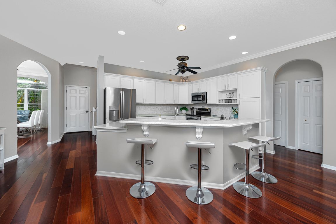 335 Palmdale Dr – photo 1