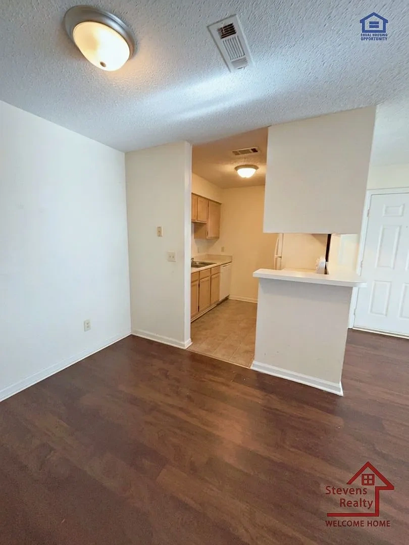 Creekwood Apartments – photo 5