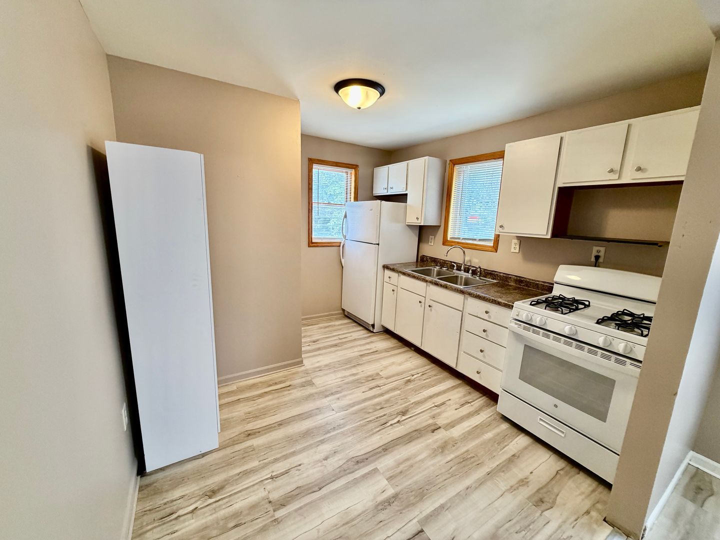 601 S Clayton St unit E – photo 2