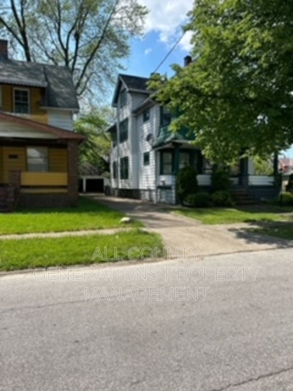2812 E 117th St – photo 2