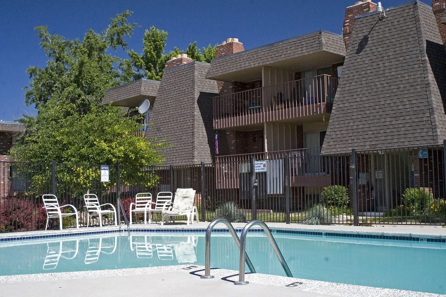 Monaco Parkway Apartments – photo 5