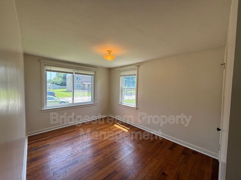 698 Smith Ave – photo 4