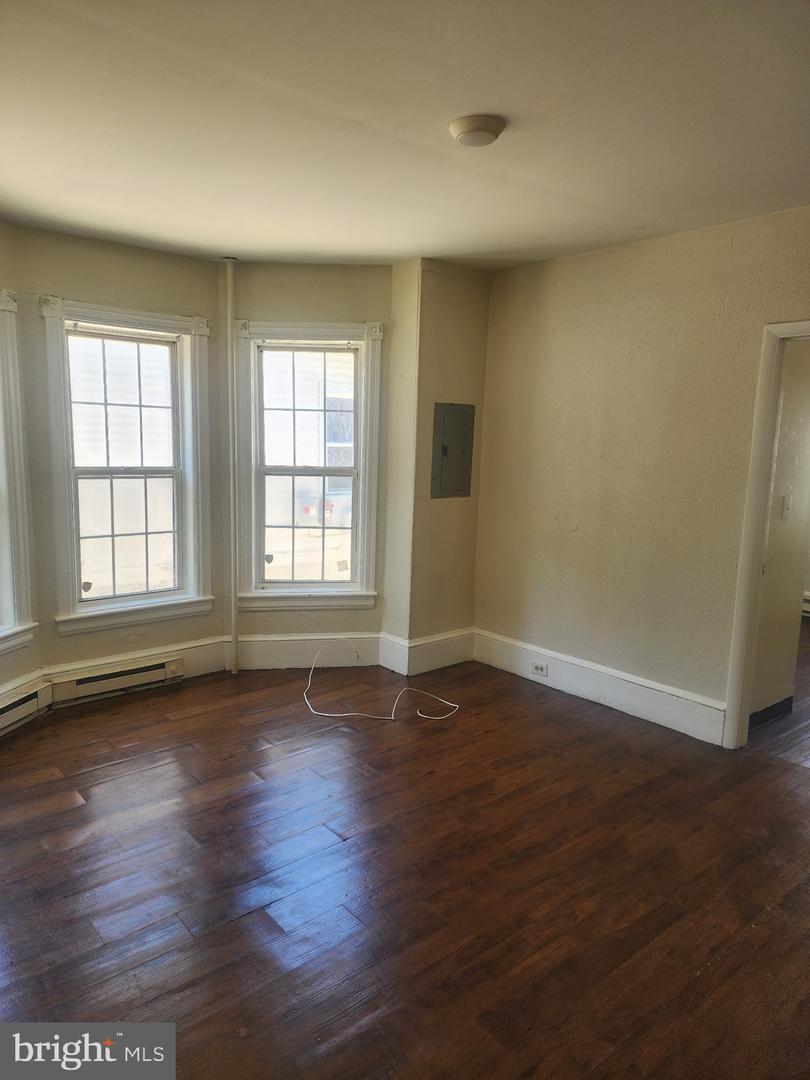 203 W McNeal St unit APT. #1 – photo 2