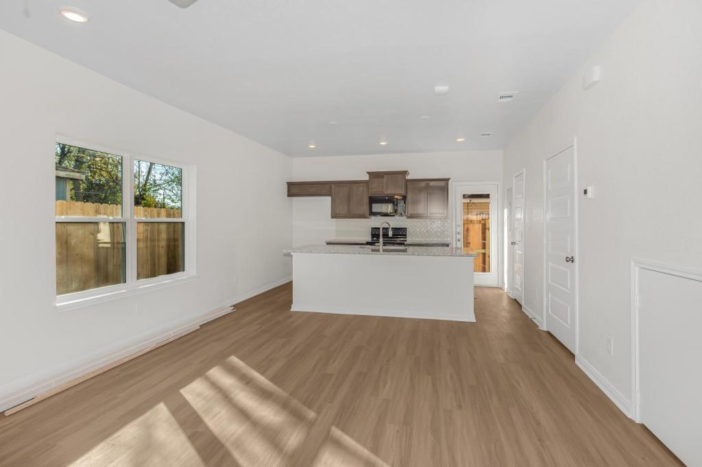 601 W 24th St – photo 2