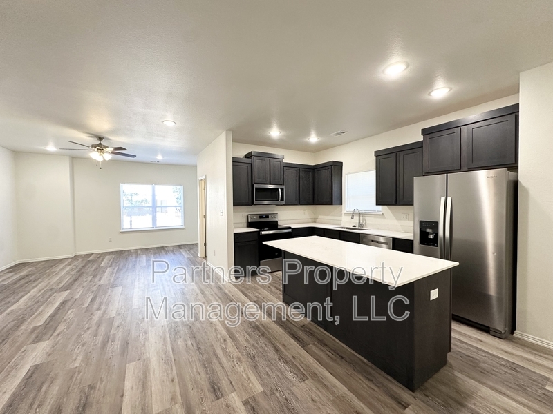 821 S Benchmark Ln unit 2 – photo 3