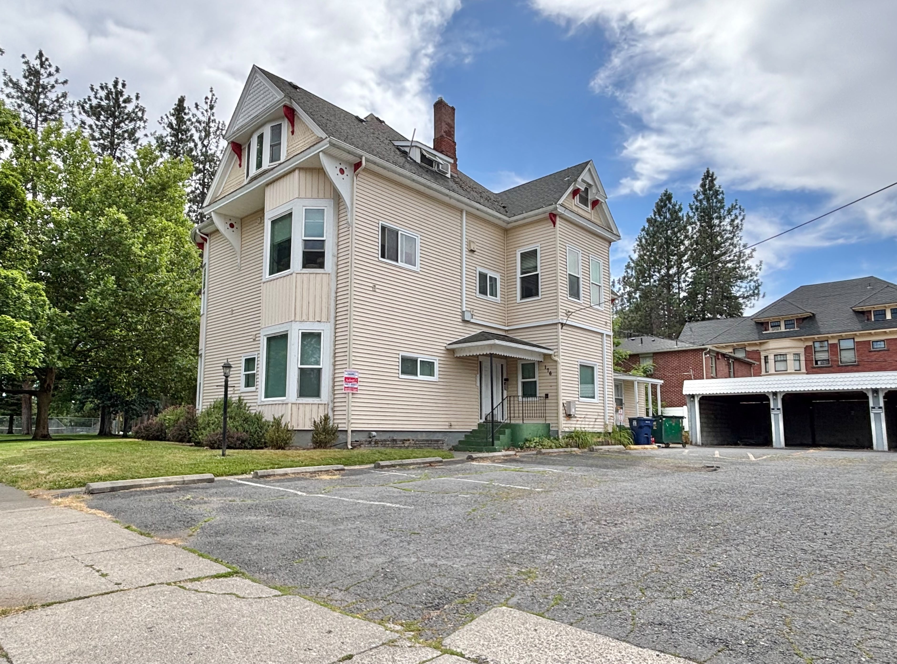 176 S Chestnut St – photo 2